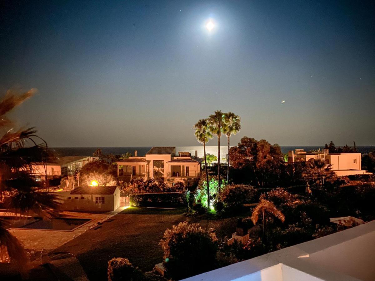 Beach Villa With Ocean View And Rooftop Cinema Guia  Kültér fotó